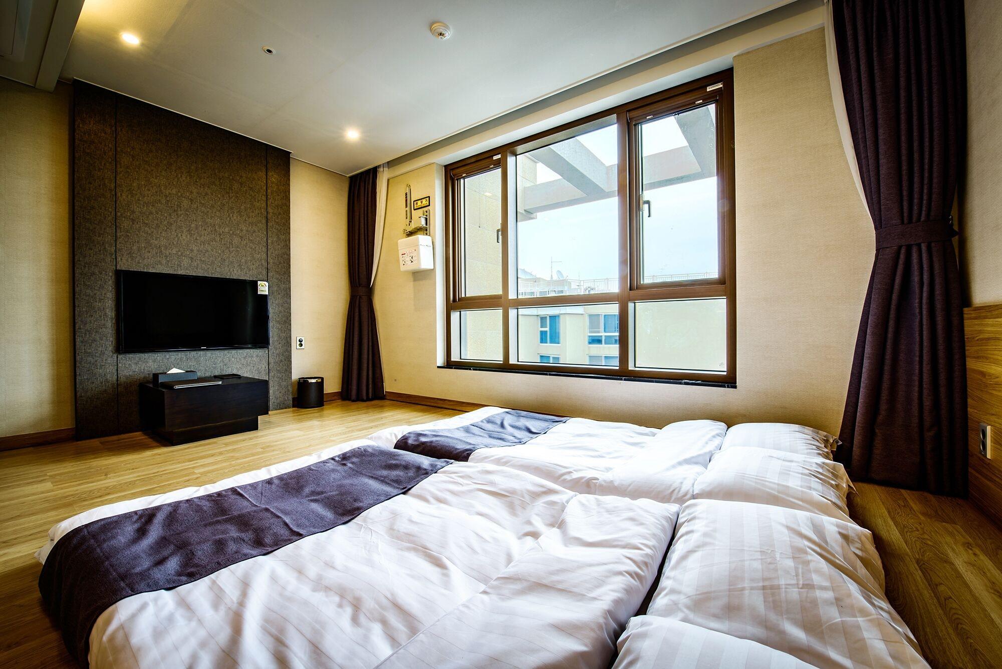Utop Ubless Hotel Csedzsu Kültér fotó